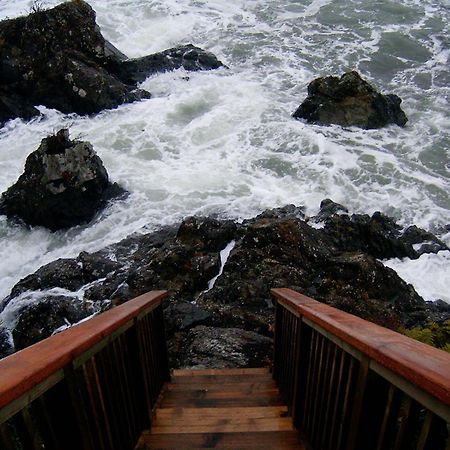 Reef Point Oceanfront Bed And Breakfast Ucluelet Esterno foto
