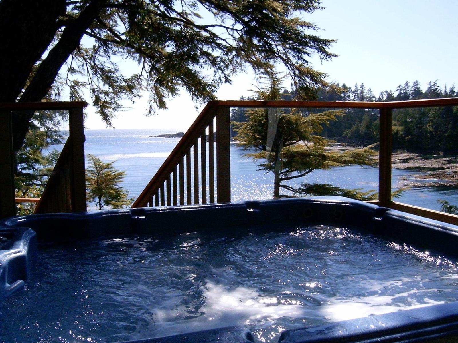 Reef Point Oceanfront Bed And Breakfast Ucluelet Esterno foto