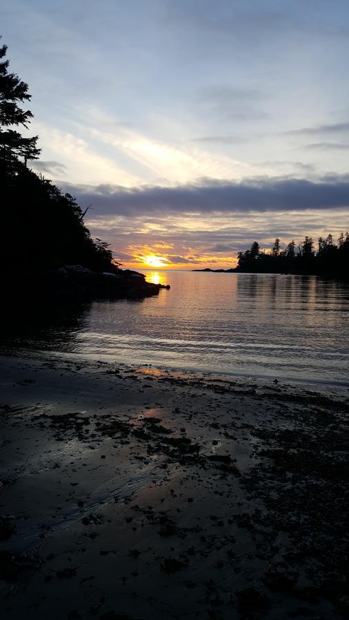 Reef Point Oceanfront Bed And Breakfast Ucluelet Esterno foto