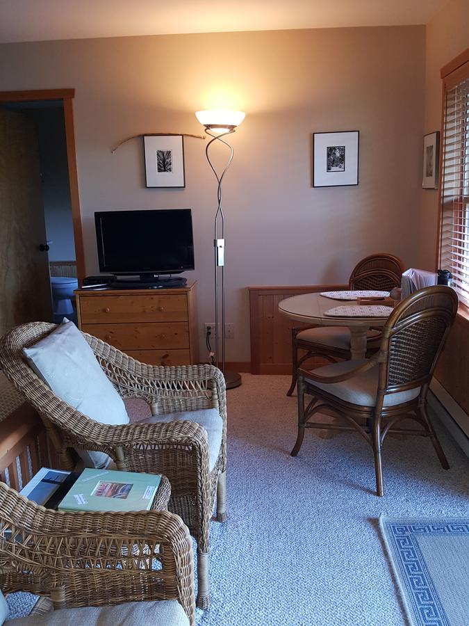 Reef Point Oceanfront Bed And Breakfast Ucluelet Esterno foto
