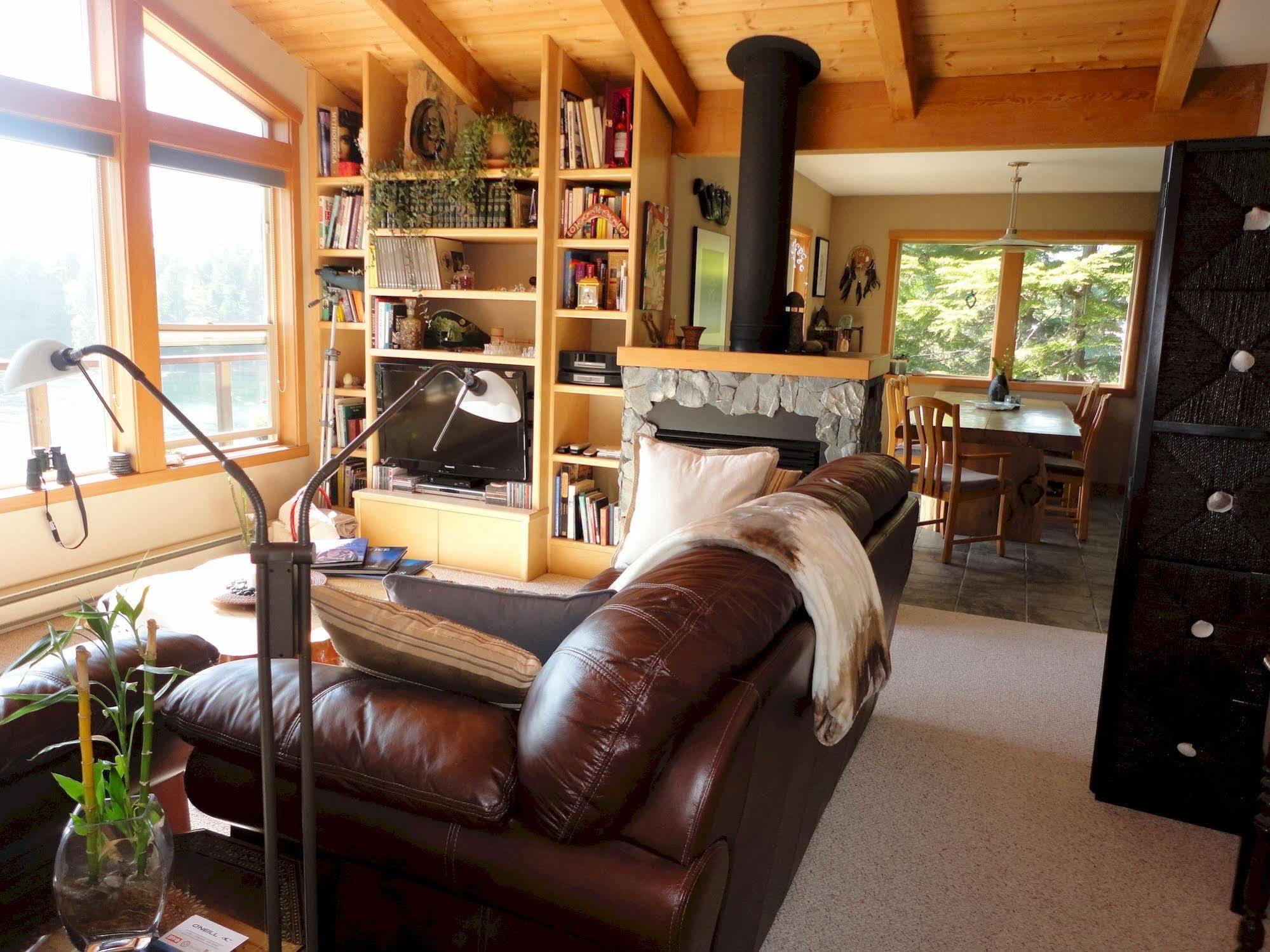 Reef Point Oceanfront Bed And Breakfast Ucluelet Esterno foto