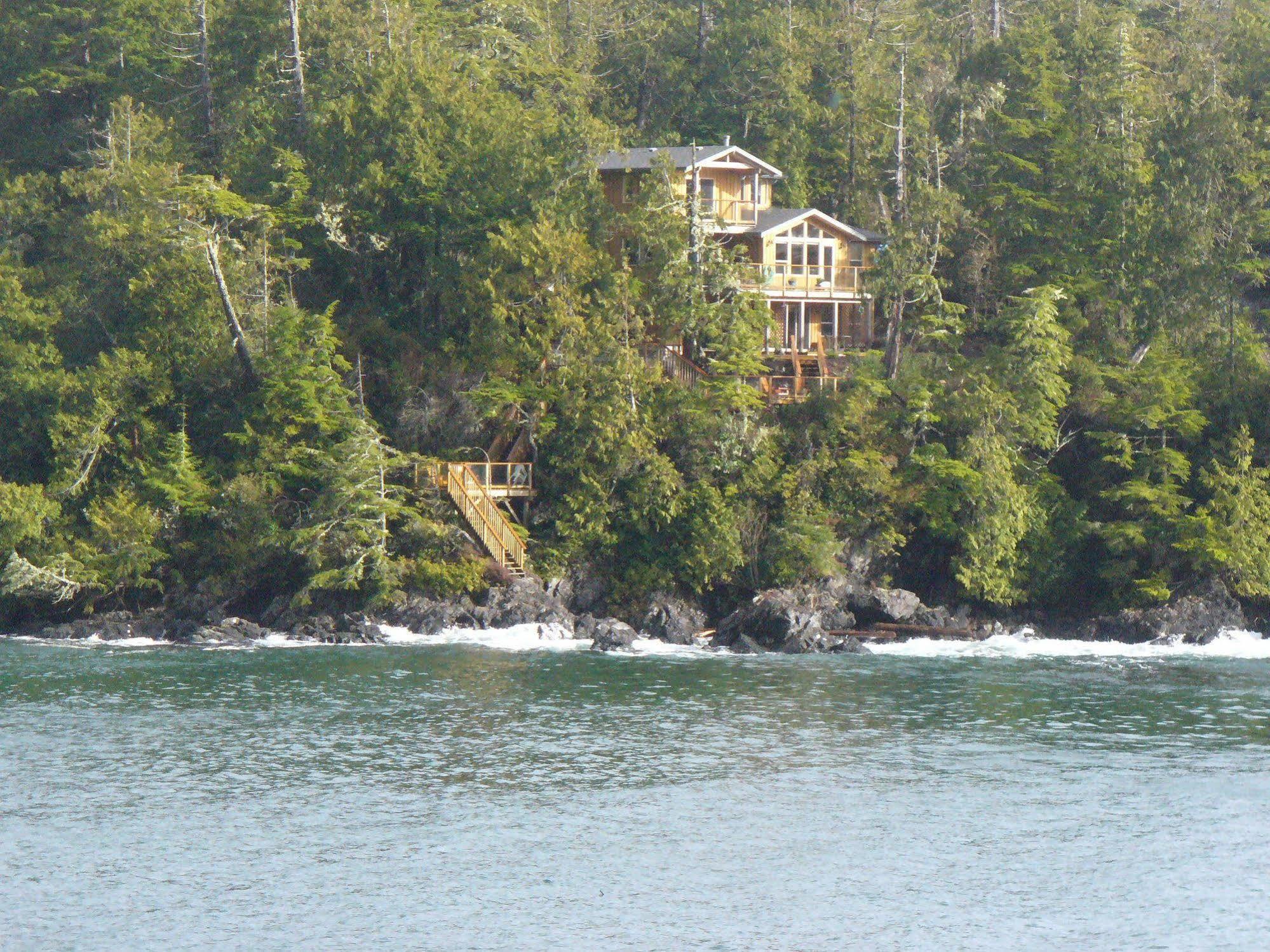 Reef Point Oceanfront Bed And Breakfast Ucluelet Esterno foto