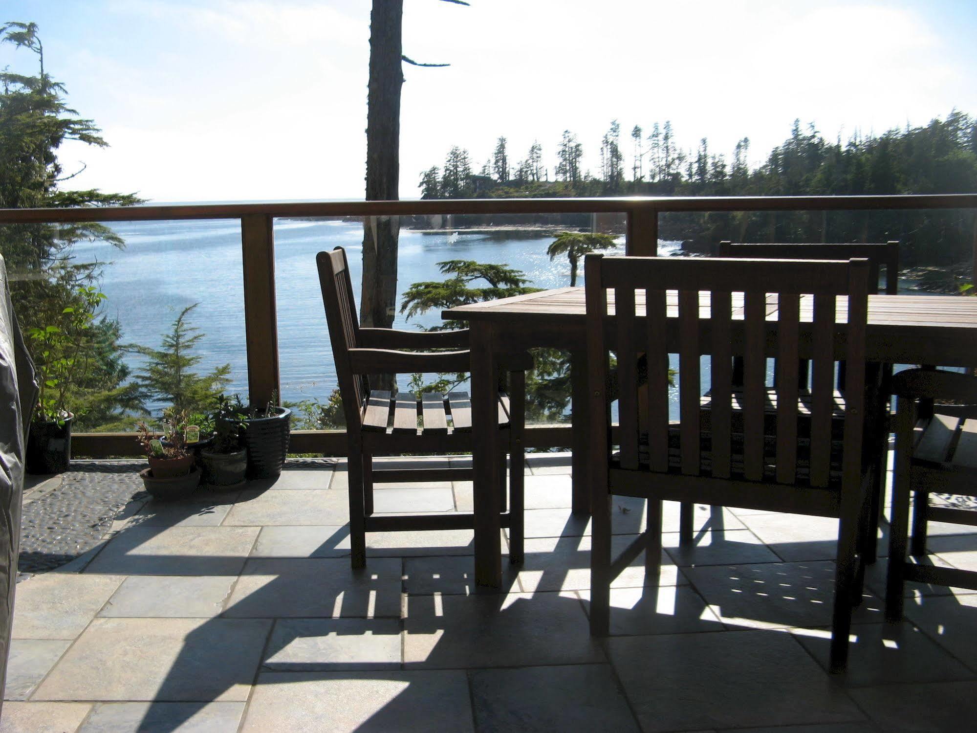 Reef Point Oceanfront Bed And Breakfast Ucluelet Esterno foto