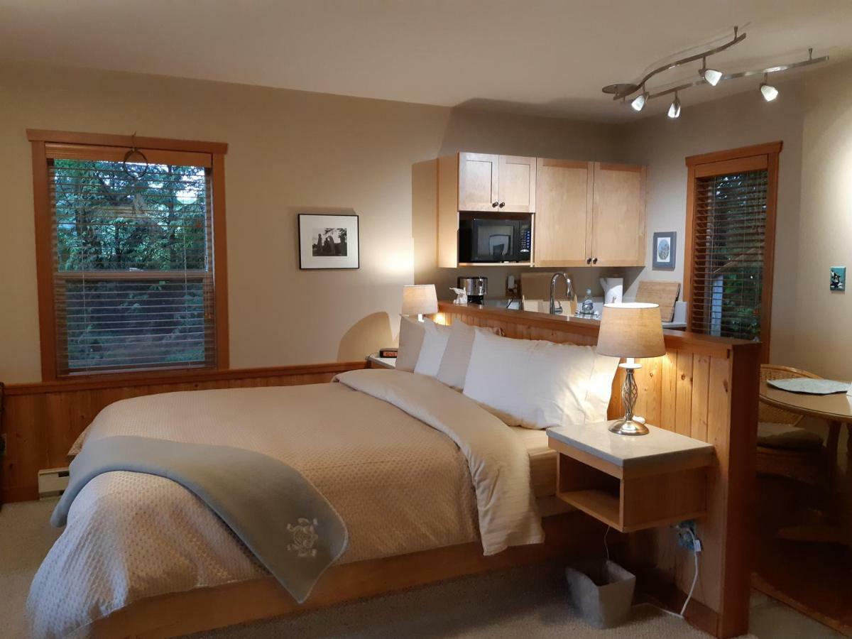 Reef Point Oceanfront Bed And Breakfast Ucluelet Esterno foto